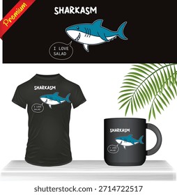 Premium "Sharkasm" Diseño de texto sarcástico con lindo gráfico de tiburón de dibujos animados. Camiseta divertida y estampado de taza de café. Arte vectorial temático náutico, oceánico y cómico para Mercancía de ropa.