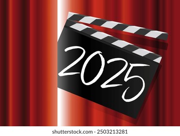 Para presentar el nuevo año, una caja de claquetas de película con la inscripción 2025 pasa a través de la cortina roja de un escenario de actuación.