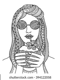 Bonita mujer bebiendo jugo de coco zentangle diseño artístico de la línea para afiche, tatuaje, banner, libro coloreado para anti-estrés, diseño de camisetas, etc. - vector stock