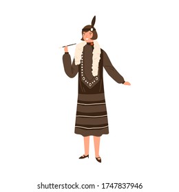 Mujer bonita con ropa vintage sostiene ilustración plana vectorial portadora de boquilla. Las mujeres sonrientes y elegantes muestran un estilo de los años 20 aisladas en blanco. Señora con accesorios elegantes. Moda del siglo XX