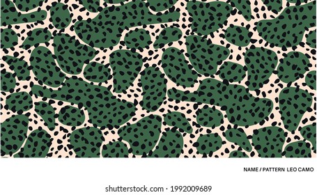PRINT WITH CAMO SPOTS AND LEOPARD PATTERN ON THE BEIGE BACKGROUND