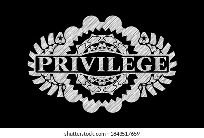 Texto privilegiado dentro del emblema de la pizarra de tiza. Fondo elegante de pizarra. Ilustración intensa. 