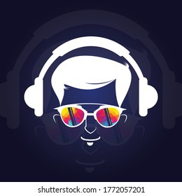 Diseño del logo de gamer boy. Gamer con gafas Gaming logo ilustración vector sobre fondo oscuro