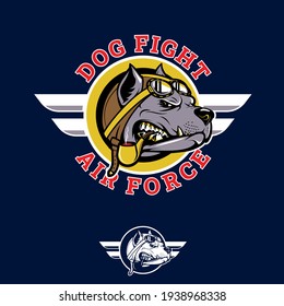 Dibujo vectorial del estilo del emblema de arte nasal de la Segunda Guerra Mundial de la prueba de pitbull de la insignia de la lucha del perro. puede usarse como afiche, camiseta o cualquier otro propósito.