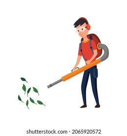 Professioneller Gärtner, der im Herbst auf dem Hinterhof arbeitet. Männlicher Handwerker reinigt und sammelt Blätter mit Gartenvakuum. Farbige flache Vektorgrafik des Arbeitnehmers