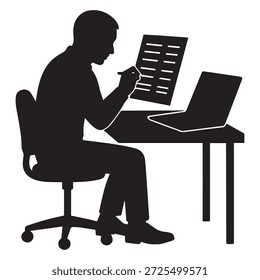 Profissional revisando o documento com uma caneta em uma mesa com notebook
