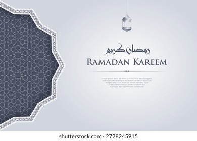 Profesional Ramadán Kareem de fondo con un borde geométrico islámico azul, linterna colgante de plata, y tipografía elegante.