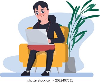 Un programador está trabajando con una laptop en el asiento. Trabajar desde casa.