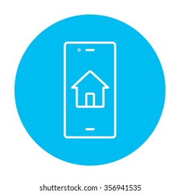 Búsqueda de propiedades en el icono de línea de dispositivo móvil para web, móvil e infografías. Icono de blanco vector en el círculo azul claro aislado en fondo blanco.
