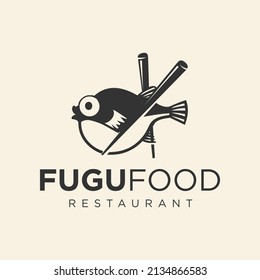 Comida japonesa con el logotipo de los palillos de pescado de la pesca de la marisma. Plantilla con el logotipo del Sushi de Fugu. Concepto de mascota con logotipo de pez globo para un icono de marisco fresco