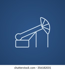 Pump Jack Öl Krane Linie Symbol für Web, Mobile und Infografiken. Vektorhellblaue Symbol einzeln auf blauem Hintergrund.