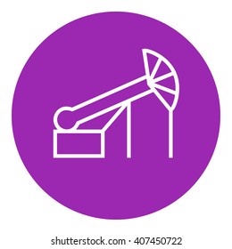 Pump Jack Öl Krane Linie Symbol.