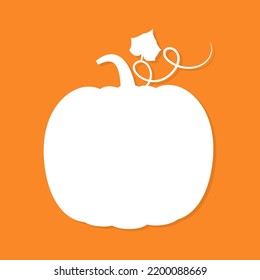 Silueta de forma de calabaza sobre fondo naranja. Plantilla para postales y notas de diseño.