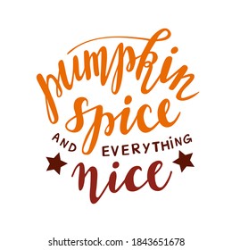 Especie de calabaza y todo lo bueno - cita. Leyenda escrita a mano de la temporada de calabaza de otoño. Ilustración de caligrafía vectorial. Elemento de diseño moderno. Celebración estacional. Fiesta de octubre.
