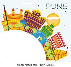 Pune la línea aérea de India con los edificios de color, el cielo azul y el espacio de copias. Ilustración vectorial. Concepto de viajes de negocios y turismo con edificios históricos. Pune el paisaje urbano con los monumentos.