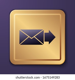 Icono sobre púrpura aislado en fondo púrpura. Símbolo de carta de mensaje de correo electrónico. Botón Gold Square.  Ilustración vectorial