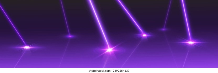 Rayos de luz de haz láser púrpura con puntos brillantes sobre fondo oscuro para una pantalla de tecnología futurista. Rayas de neón violeta con intersecciones brillantes y efectos de degradado para el escenario del concierto.
