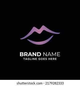 Plantilla vectorial de diseño con logotipo Purple Lips. Icono de Beso. Los cosméticos de moda Love Beauty constituyen el concepto de Logotipo.