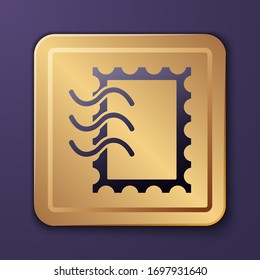 Icono de sello postal púrpura aislado en fondo púrpura. Botón Gold Square. Ilustración vectorial