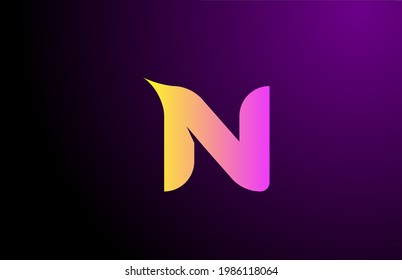 color amarillo morado N creativo gradiente letra del alfabeto logo para marca y negocios. Diseño para la identidad corporativa de iconos