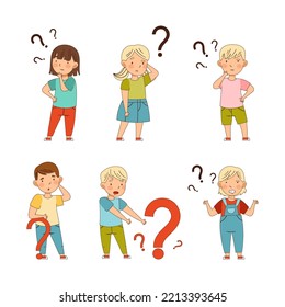 Verwirrte kleine Kinder mit Fragen, die ihre Köpfe zerkratzen und über einen Vektorset nachdenken