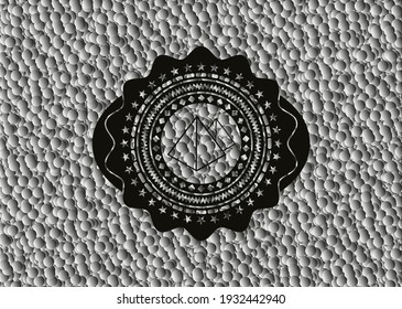 icono de las pirámides dentro de un icono oscuro o emblema con fondo de burbujas grises. Ilustración vectorial. Detallado. 