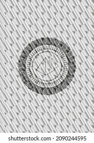 icono de las pirámides dentro de la insignia de color plata. Patrón de escalas. Ilustración vectorial. Detallado. 