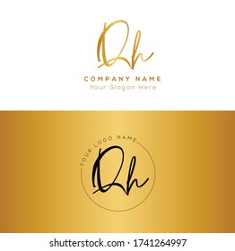 Q H QH Escritura manuscrita inicial y logotipo de la firma.	
