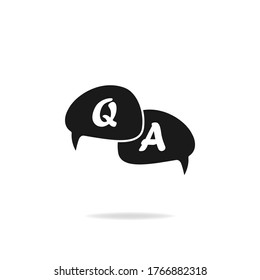 Icono Q y A en burbuja de voz aislado en fondo blanco. Vector