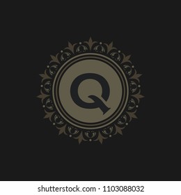 Q initial logo. Luxury ornament crown logo.