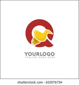 Q letter elegant wing flying gold office logo. Abstract bird vector identity design template. Exclusive business company brand icon.