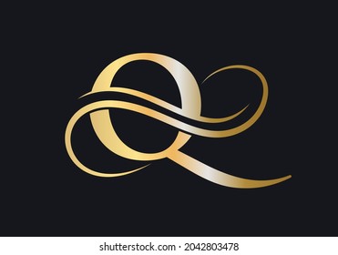 Q Letra Plantilla De Logotipo De Lujo Inicial. Logotipo Premium Q Concepto de oro. Carta Q con color de lujo dorado y diseño de monograma. 