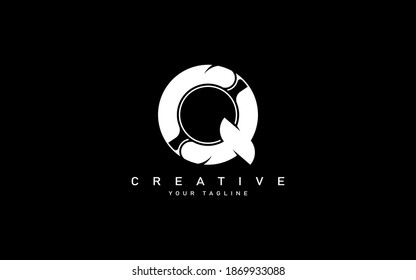 Q Letter interessanter Logo-Vektorgrafik. Einzigartiges Design.