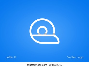 Q Letter Linear Flat Minimal Alphabet typo logo icon