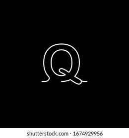 Q Brief-Logo auf schwarzem Hintergrund.Das Buchstabensymbol.Der weiße Buchstaben-Design.