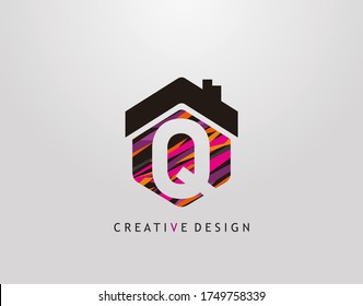 Logo de la letra Q. Forma de tira de casa hexagonal creativa con espacio negativo de letra Q, Diseño de iconos de Home Studio.