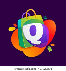 Q letter with shopping bag icon and Sale tag. 