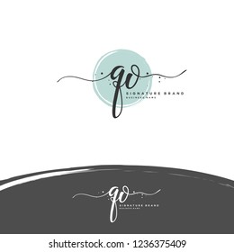 Q O QO Initial letter handwriting and  signature logo.