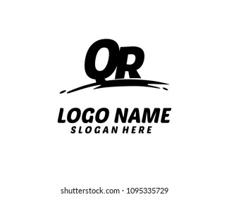 Q R Initial logo