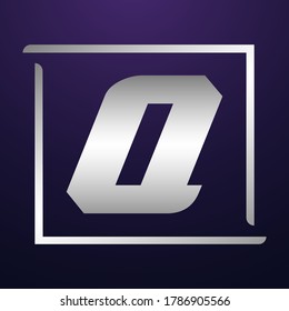 Q Estilo del logotipo de la carta plateada con un estilo sencillo