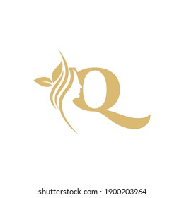 Q Vector abstract logo, branding design templates in trendy linear minimal style, emblem for beauty studio and cosmetics - female portrait, beautiful woman's face - badge for makeup artist, fashion 