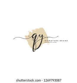 Q Y QY Initial letter handwriting and  signature logo.