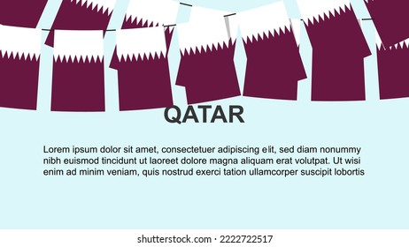 Banderas de Qatar colgando de una cuerda, concepto de celebración y saludo, muchas banderas de Qatar con espacio de texto, pancarta y idea de afiche, material de decoración, día de la independencia