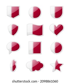 Qatar - conjunto de banderas del país en forma de stickers de varias formas. Ilustración del vector