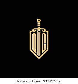 El escudo vintage de QC y el logotipo inicial de la espada en un diseño profesional de alta calidad que se imprimirán bien en cualquier medio impreso