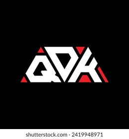 QDK Triangle Buchstaben Logo Design mit Dreieck Form. QDK Dreieck Logo Design Monogramm. QDK Dreieck-Vektorlogo-Vorlage mit roter Farbe. QDK Dreieckslogo Einfach, elegant und luxuriös.