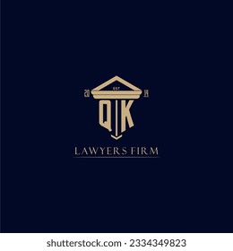 Logotipo inicial de la firma de ley de monograma QK con diseño de hitos