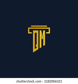 Logotipo inicial del monograma QM para la firma de abogados con diseño de hitos