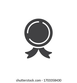 Qualitätszeichen mit Farbbandsymbol für Vektorillustration. Blank etikettiertes Flachzeichen für mobiles Konzept und Webdesign. Werbung, Preis-Glyphsymbol. Symbol, Logo-Abbildung. Vektorillustration-Grafiken