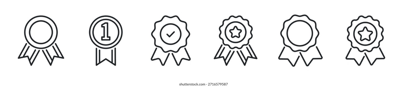 Conjunto de iconos de línea delgada de insignia de calidad. Iconos mínimos de Web